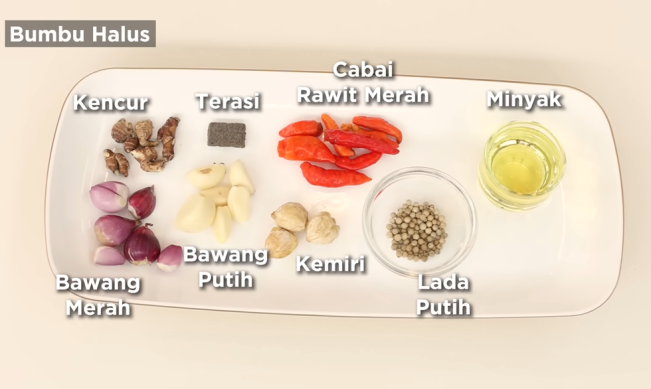 Bumbu halus seblak ala Chef Devina. (YouTube)